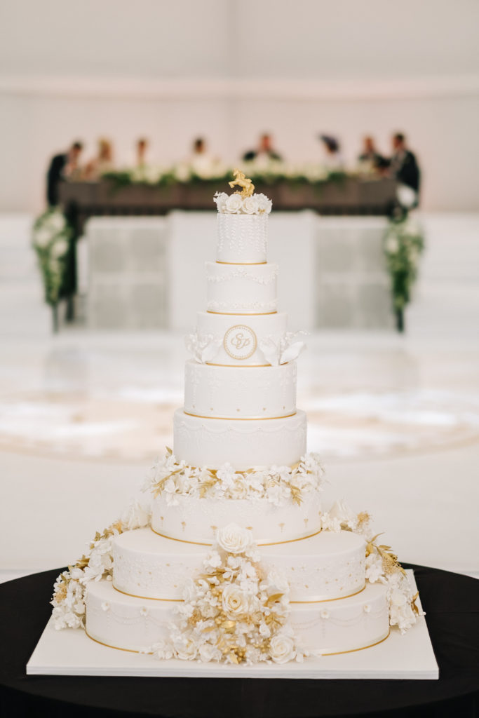 Luxury wedding cake designer maker Oxfordshire